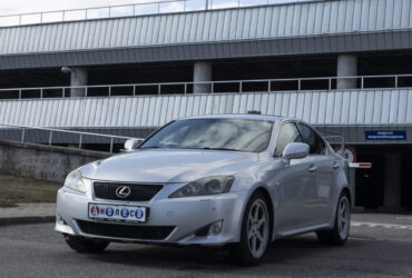 Lexus IS220