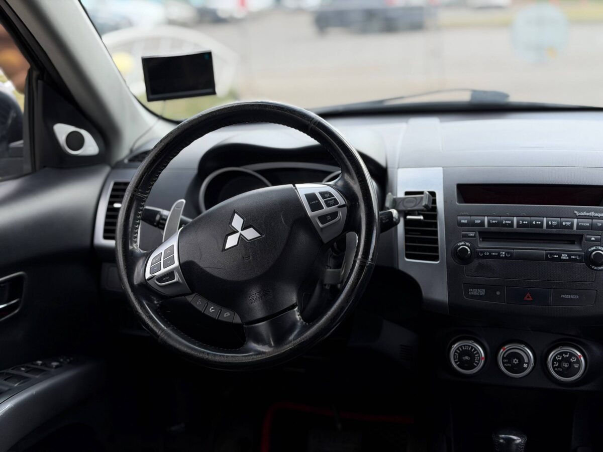 Mitsubishi Outlander $photo_id