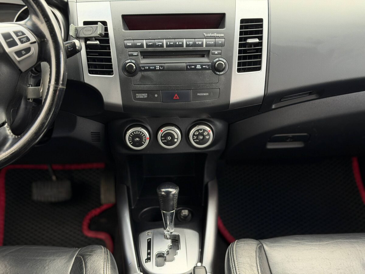 Mitsubishi Outlander $photo_id