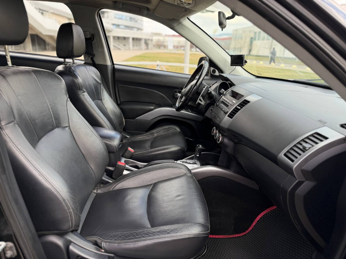 Mitsubishi Outlander $photo_id