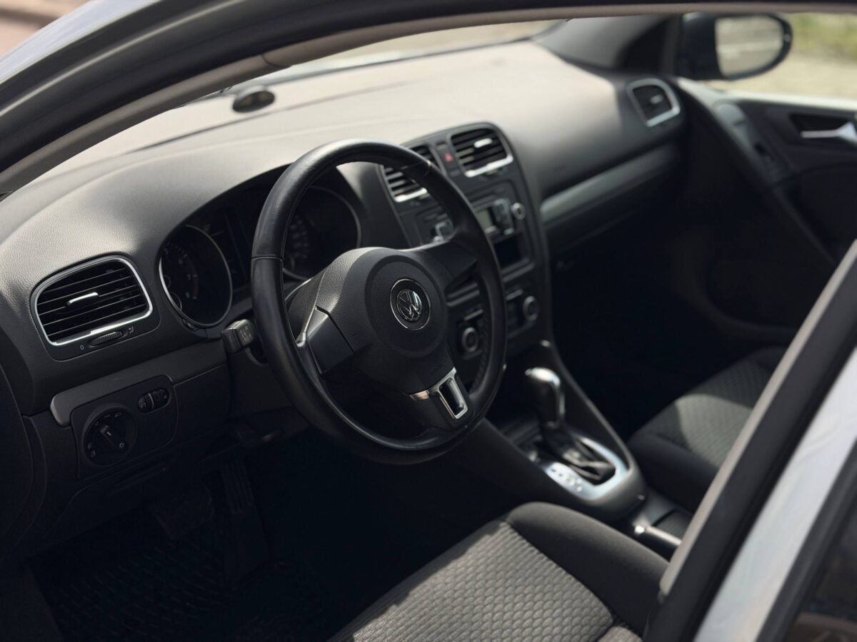 Volkswagen GolF $photo_id