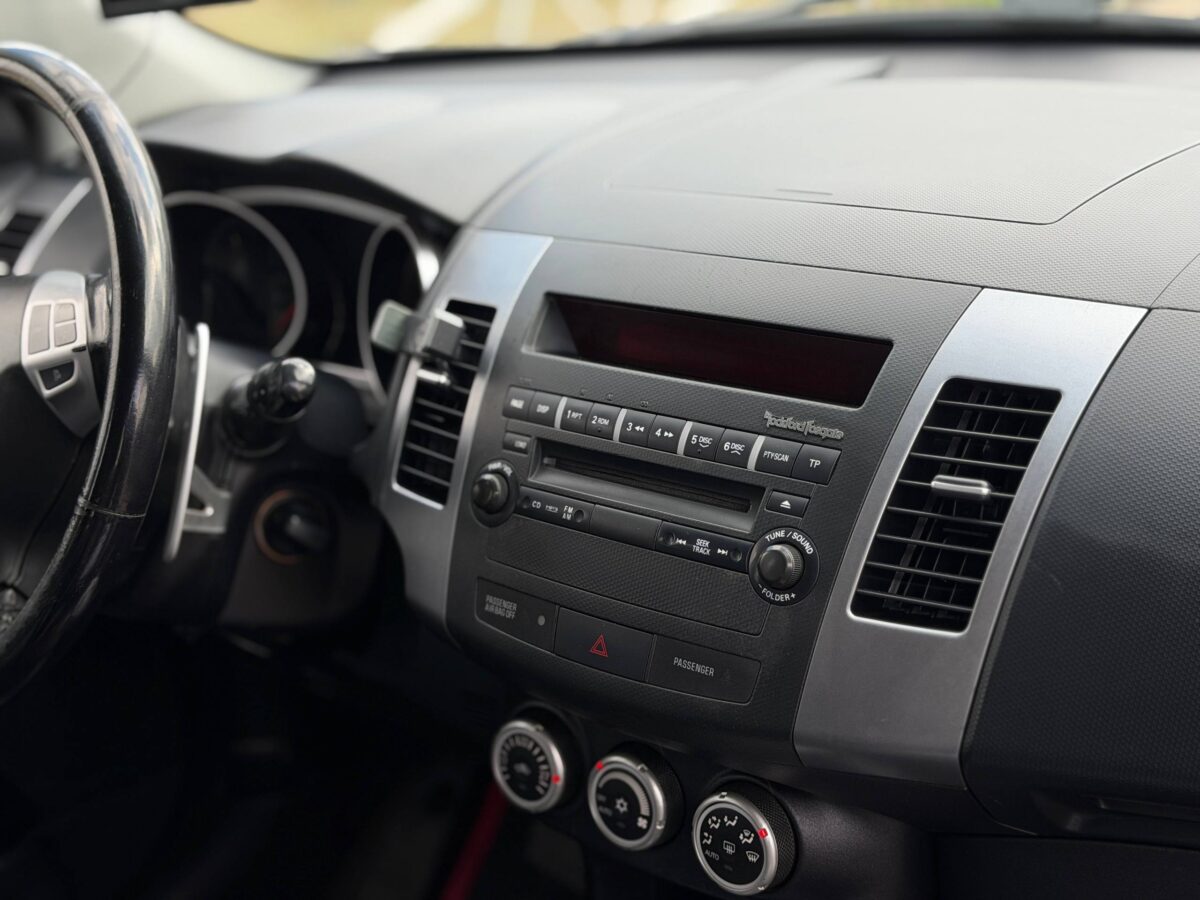 Mitsubishi Outlander $photo_id