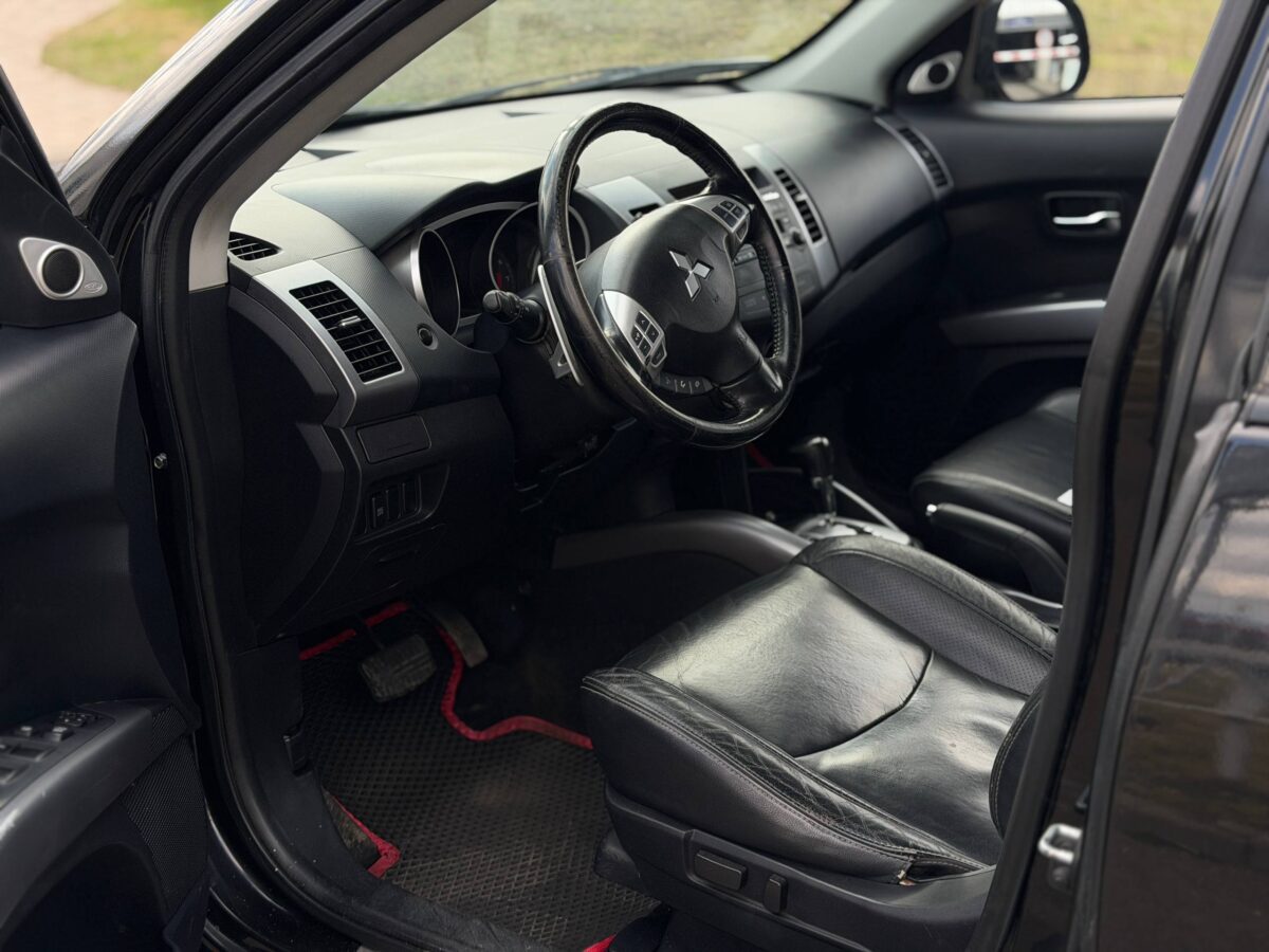 Mitsubishi Outlander $photo_id