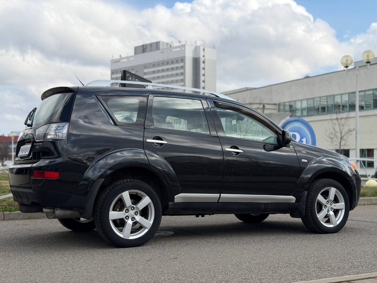 Mitsubishi Outlander $photo_id
