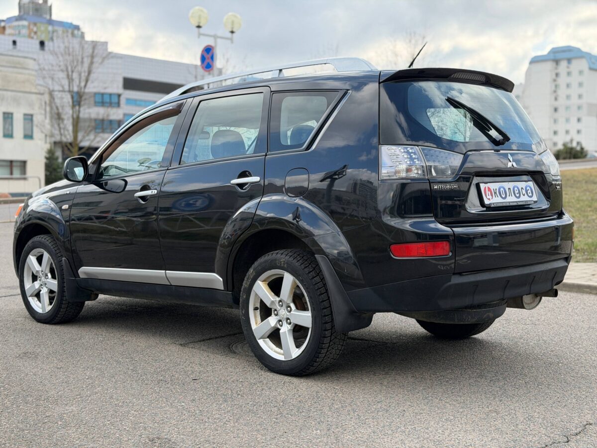 Mitsubishi Outlander $photo_id