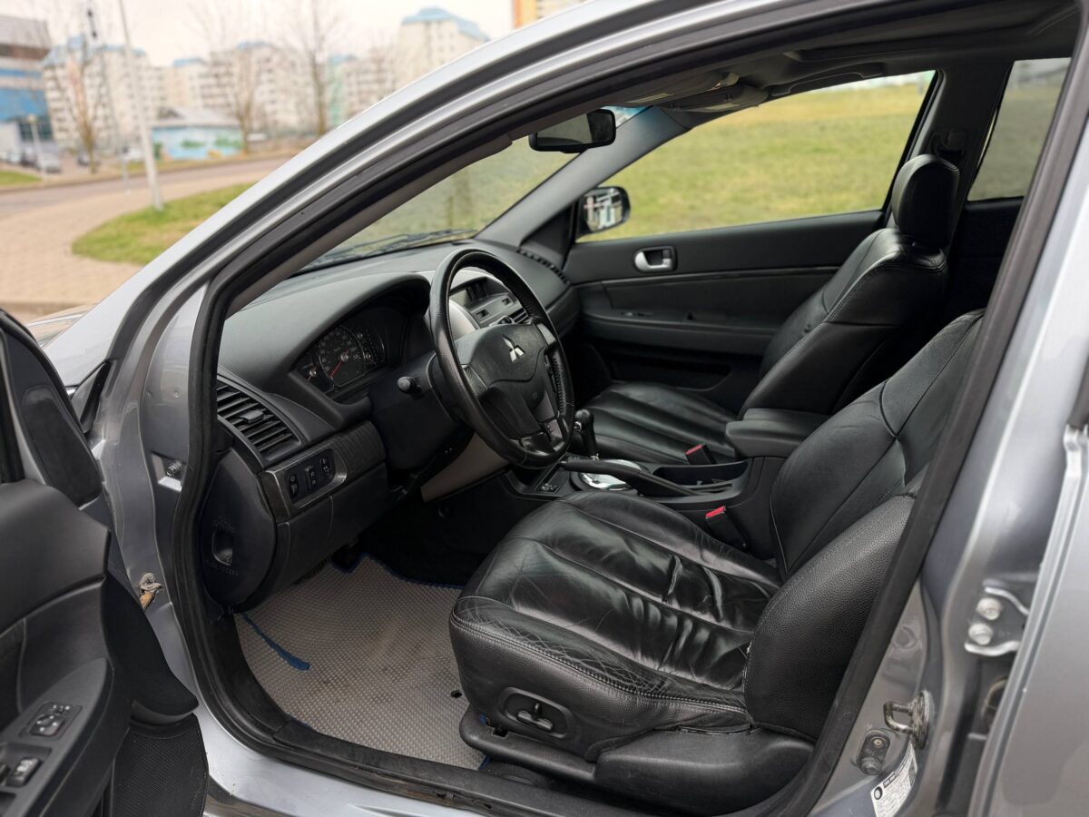 Mitsubishi Galant $photo_id