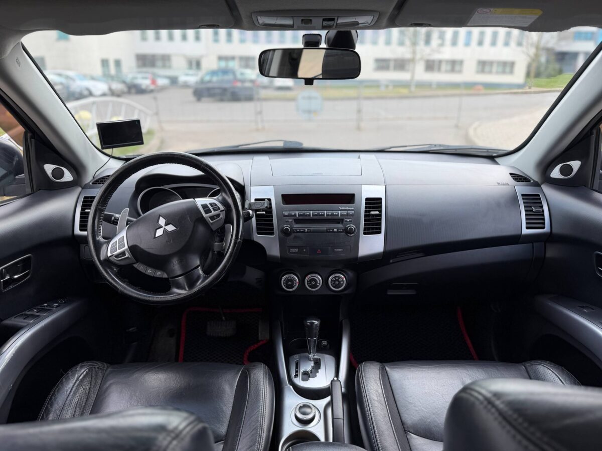Mitsubishi Outlander $photo_id