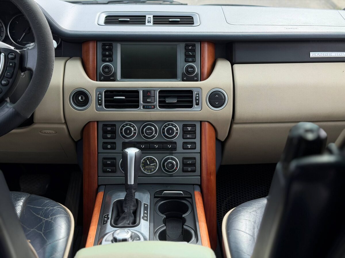 Land-Rover Range-Rover
