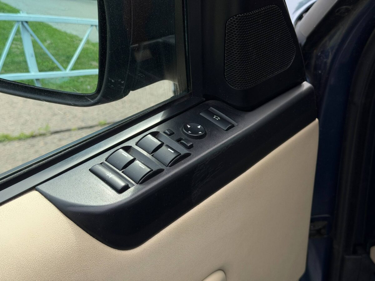 Land-Rover Range-Rover