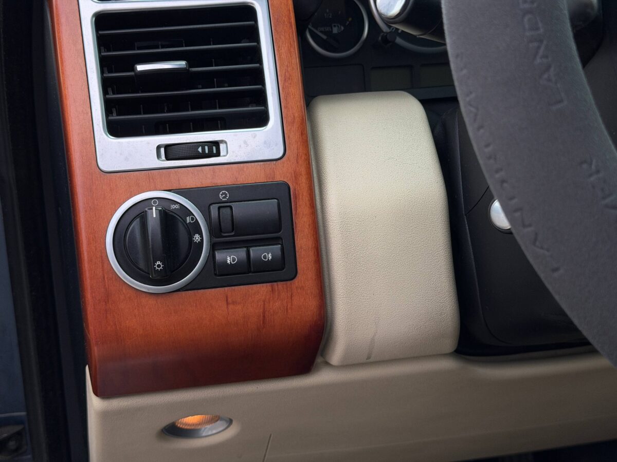 Land-Rover Range-Rover