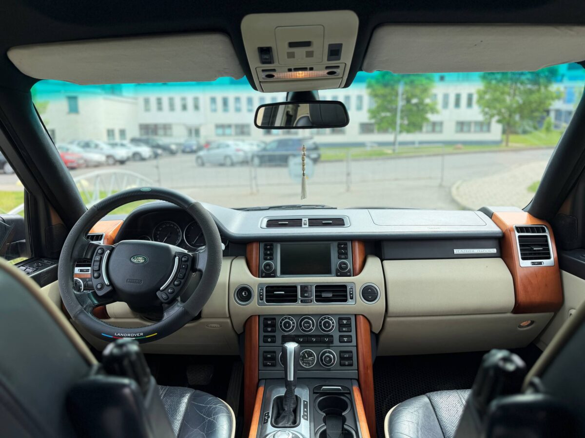 Land-Rover Range-Rover
