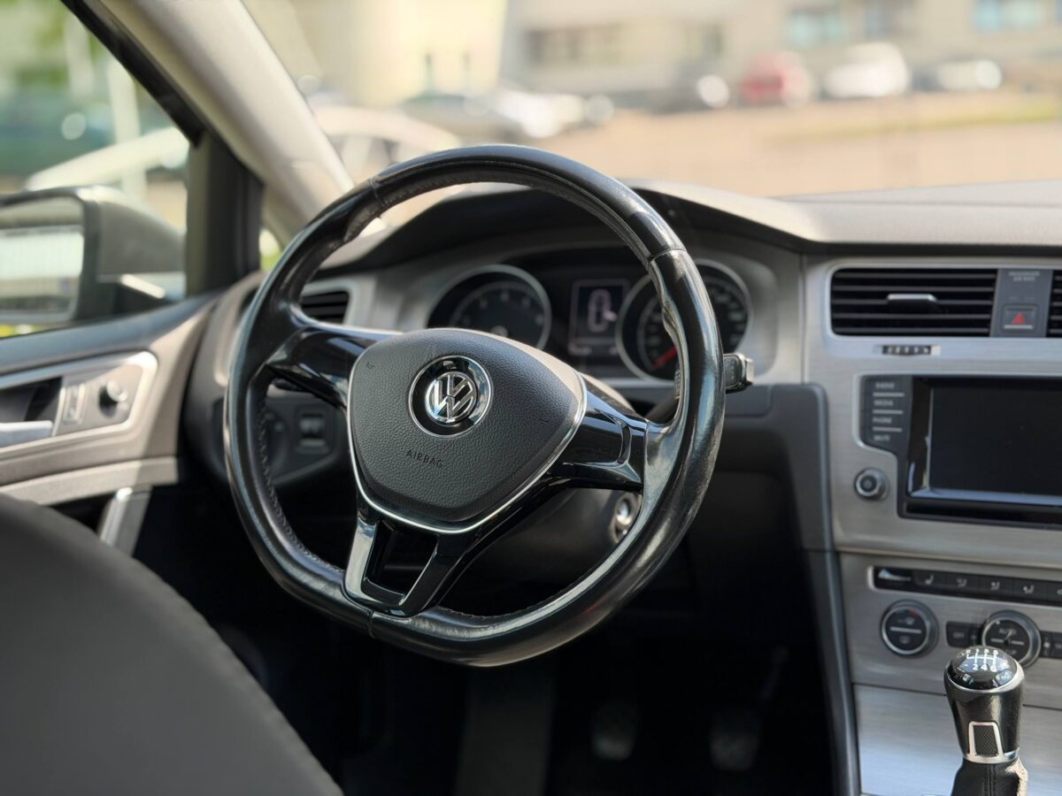 Volkswagen Golf $photo_id