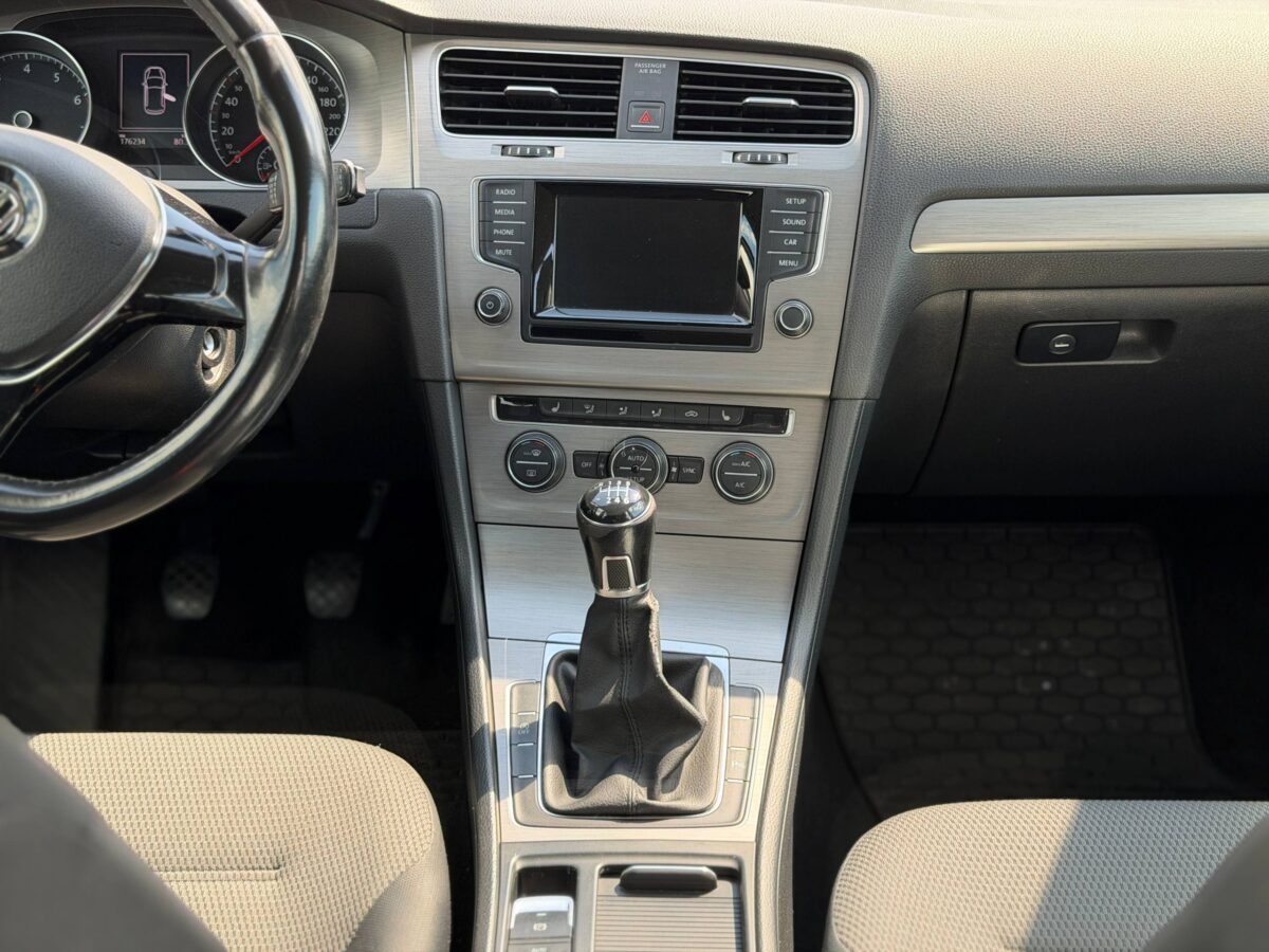 Volkswagen Golf $photo_id