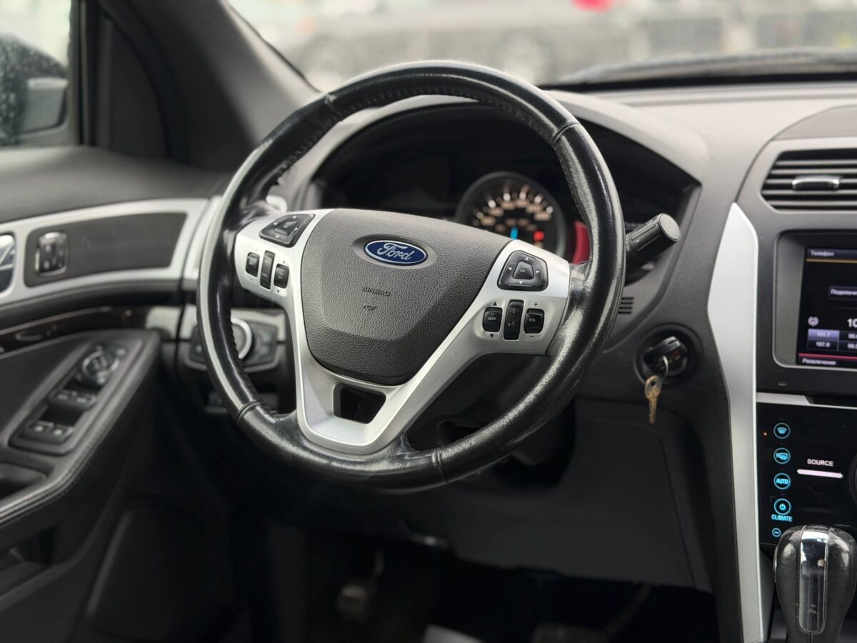 Ford Explorer $photo_id