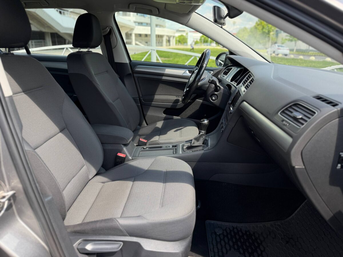 Volkswagen Golf $photo_id