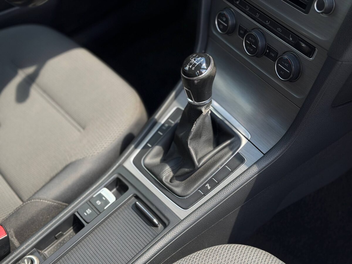 Volkswagen Golf $photo_id