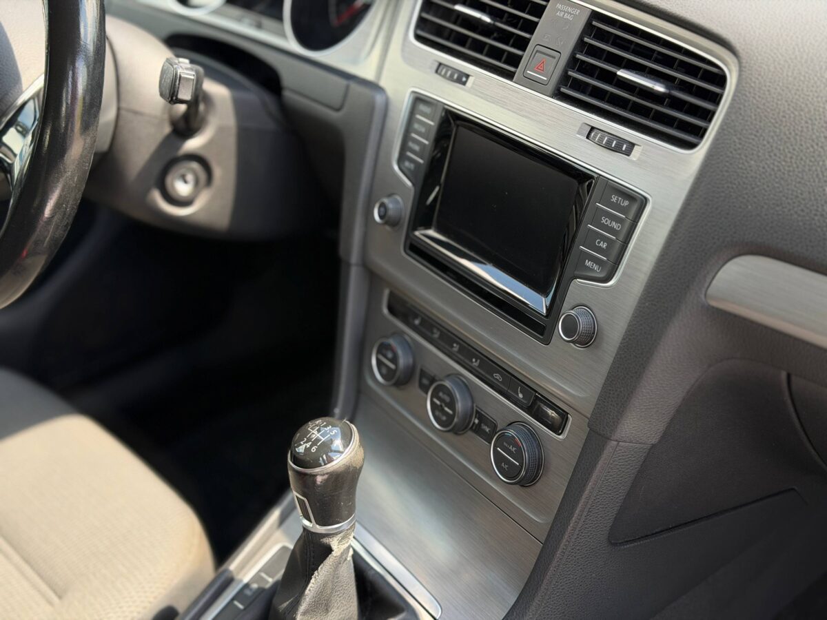 Volkswagen Golf $photo_id