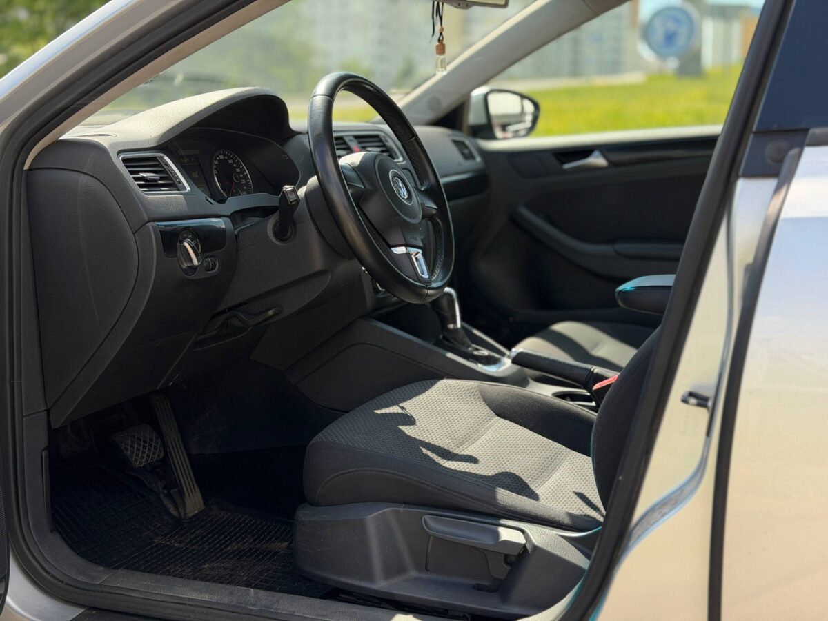 Volkswagen Jetta $photo_id