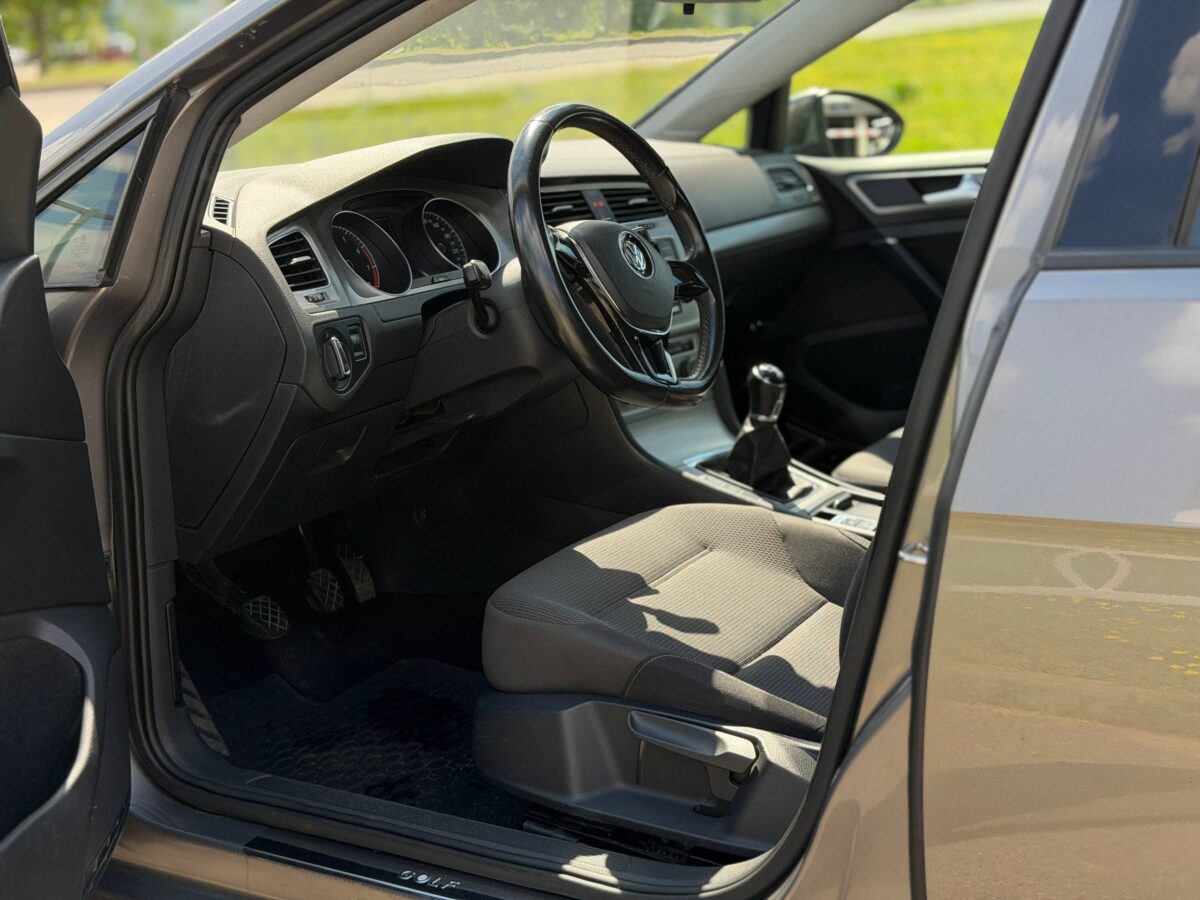 Volkswagen Golf $photo_id