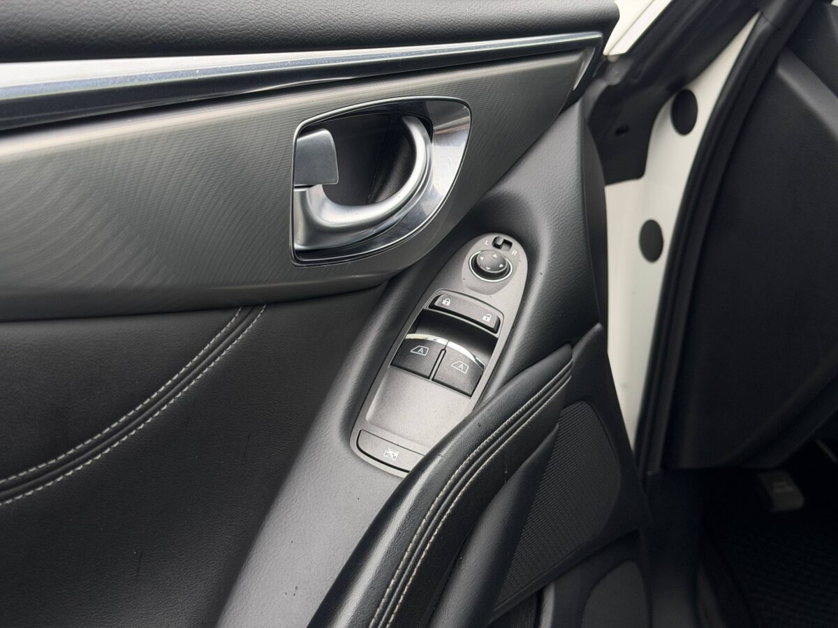 Infiniti Q60 $photo_id