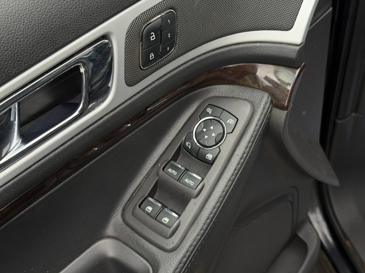 Ford Explorer $photo_id