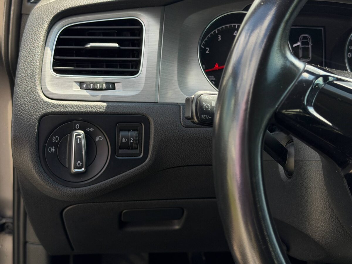Volkswagen Golf $photo_id