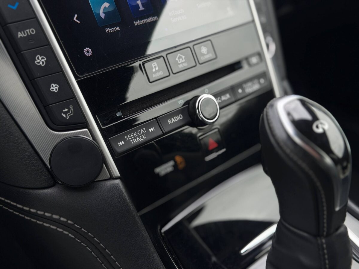 Infiniti Q60 $photo_id