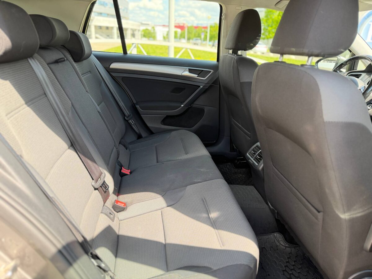 Volkswagen Golf $photo_id