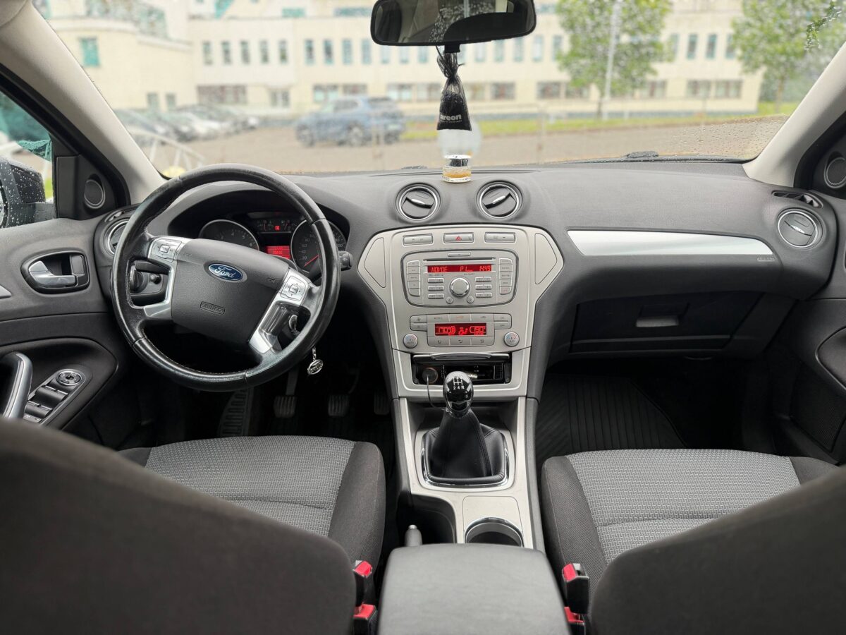 Ford Mondeo $photo_id