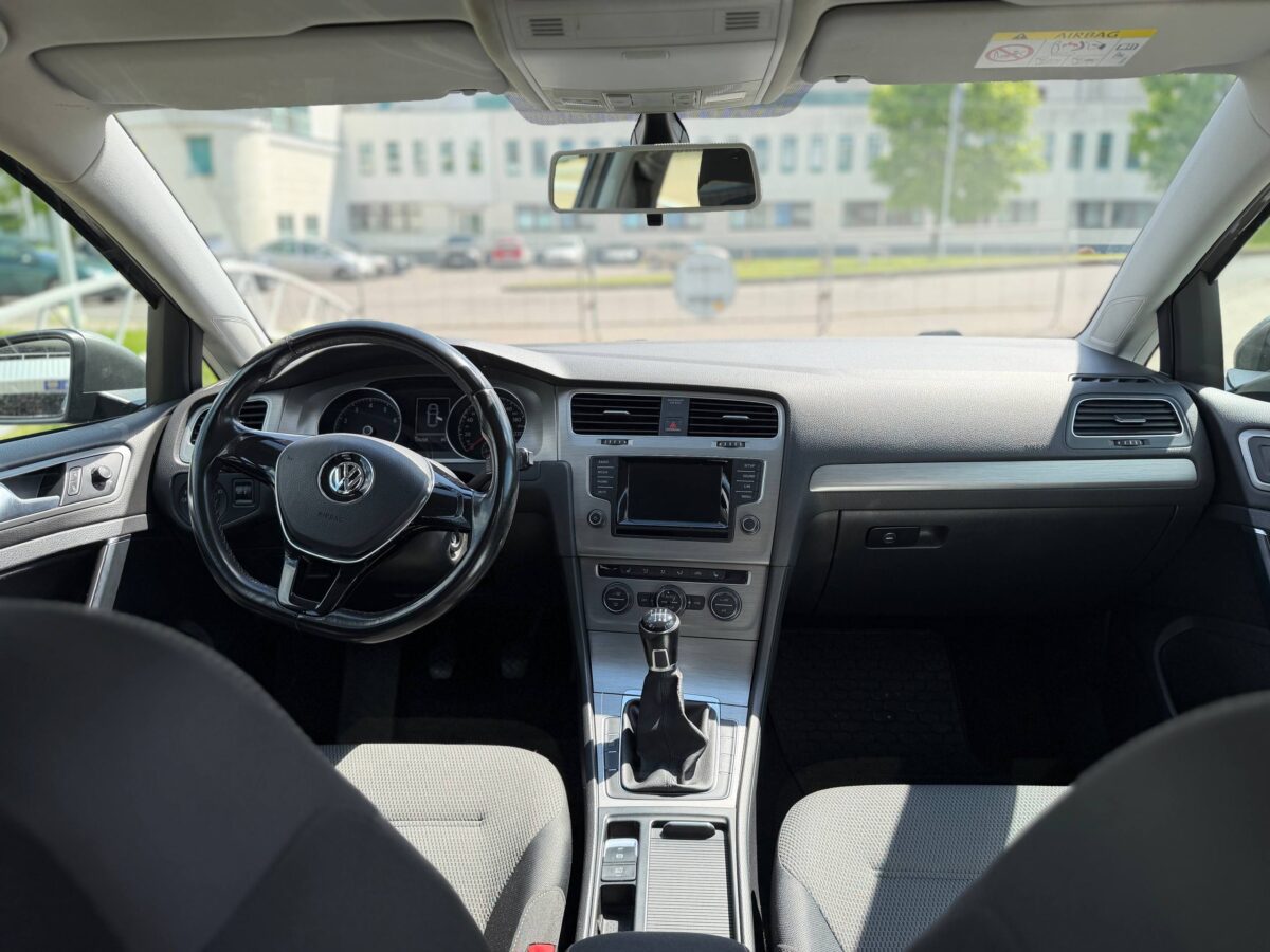Volkswagen Golf $photo_id