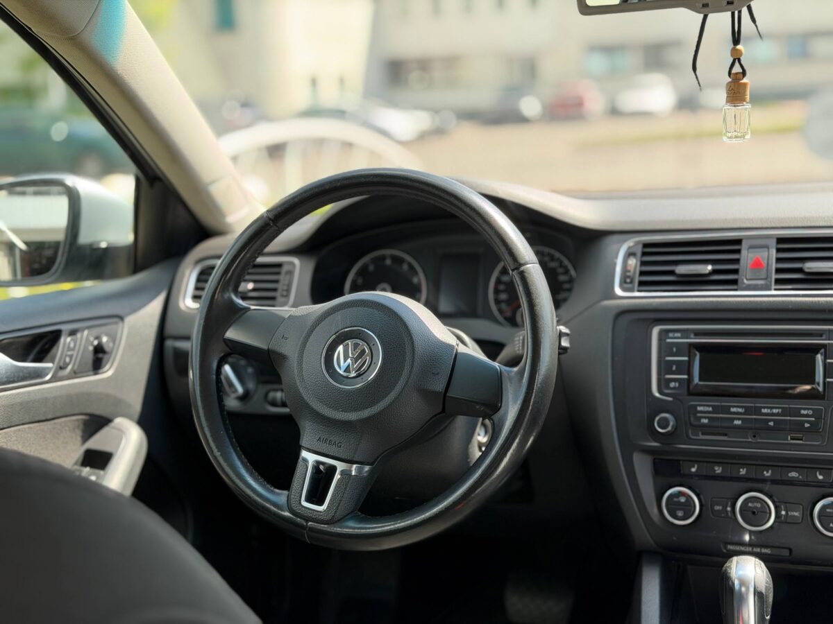 Volkswagen Jetta $photo_id