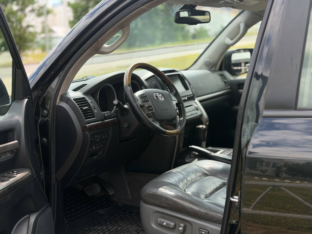 Toyota Land- Cruiser 200