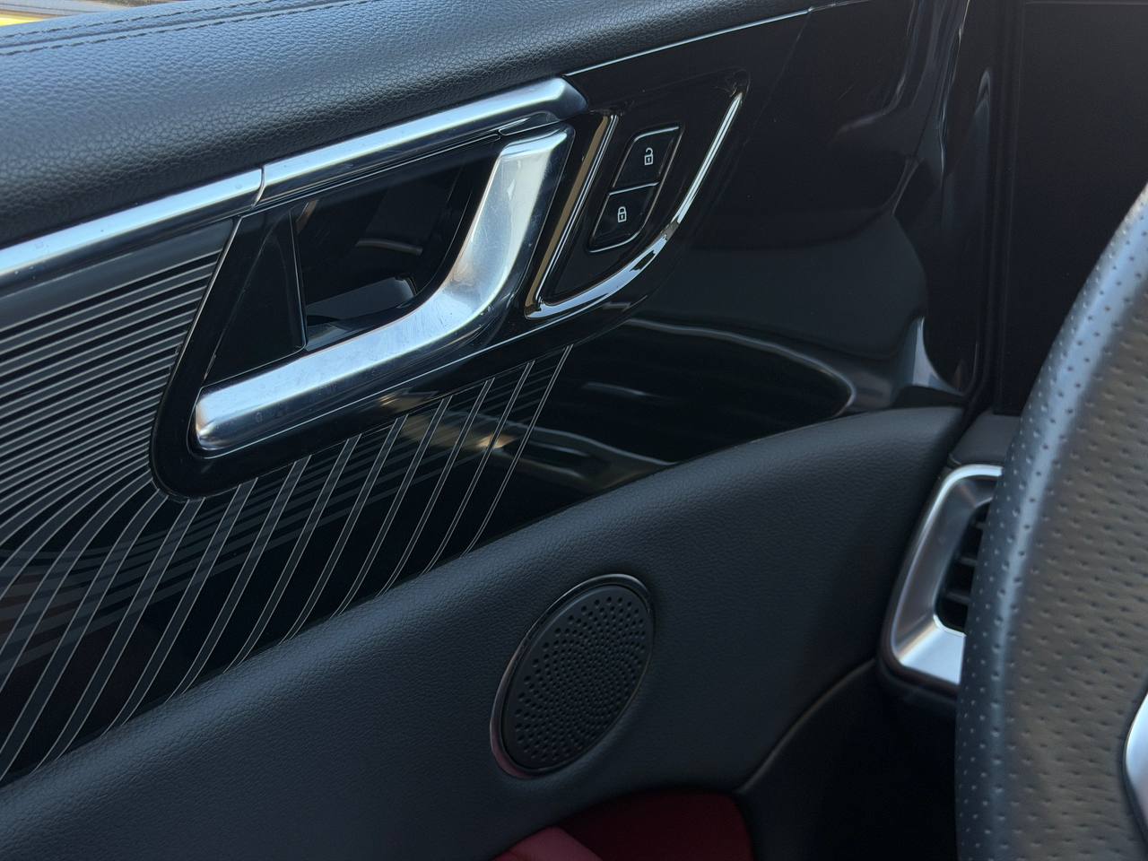 Hongqi E-HS9