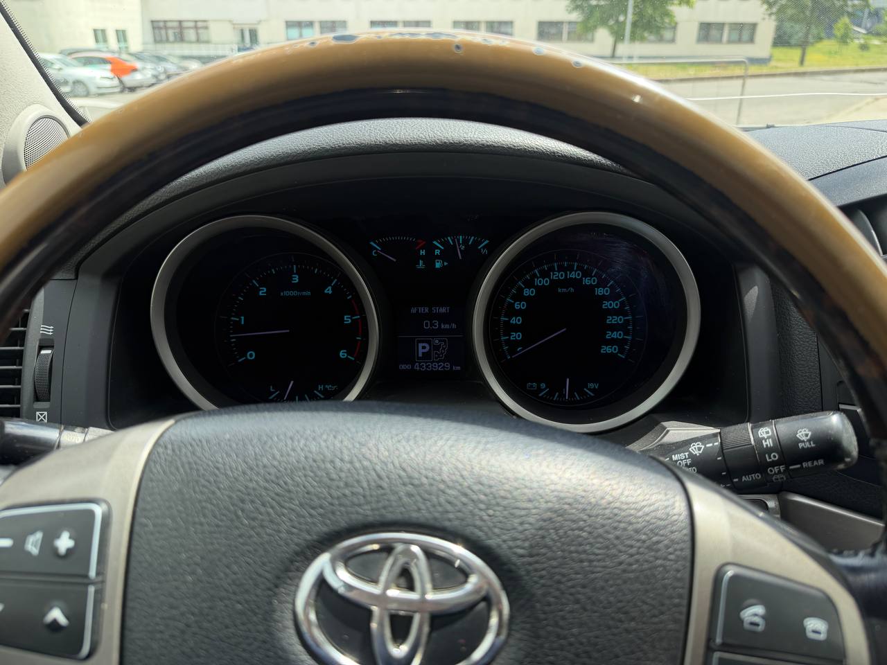 Toyota Land- Cruiser 200
