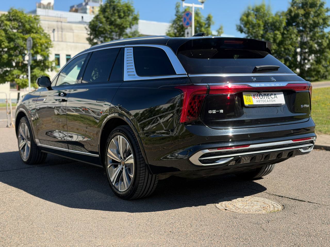 Hongqi E-HS9