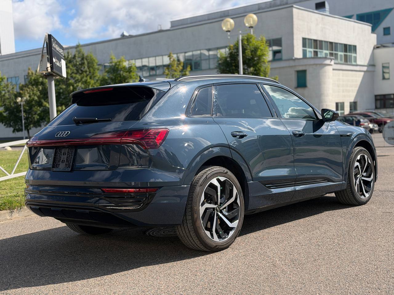 Audi Q8 E-TRON PREMIUM