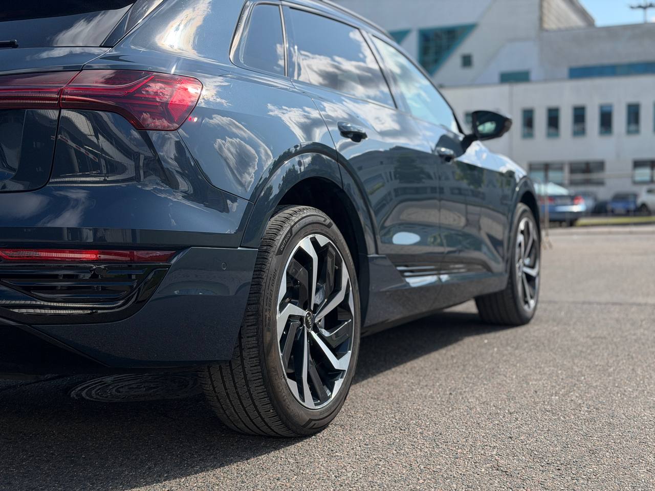 Audi Q8 E-TRON PREMIUM