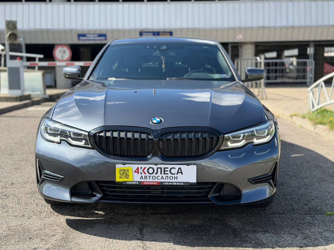 BMW 330i