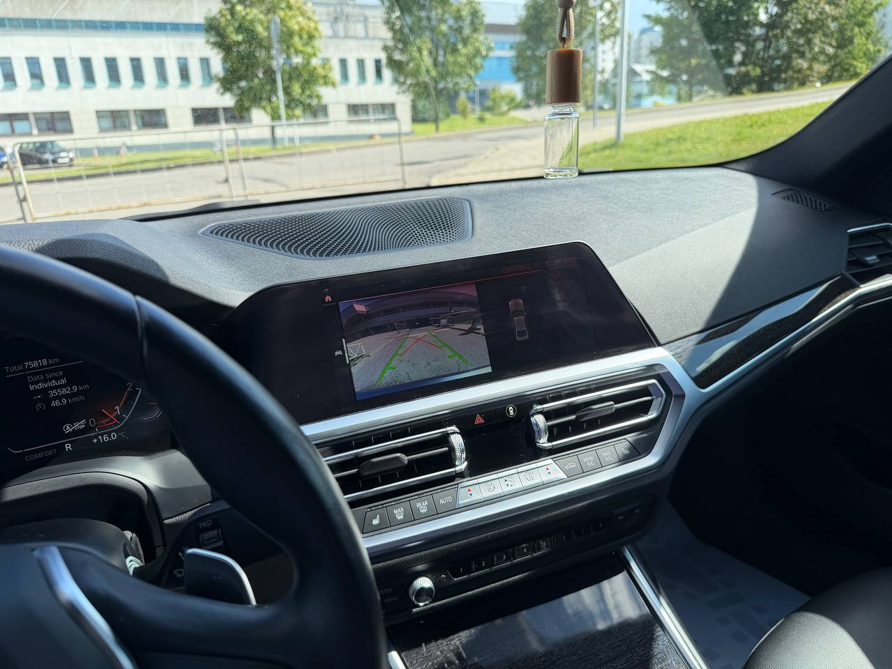 BMW 330i
