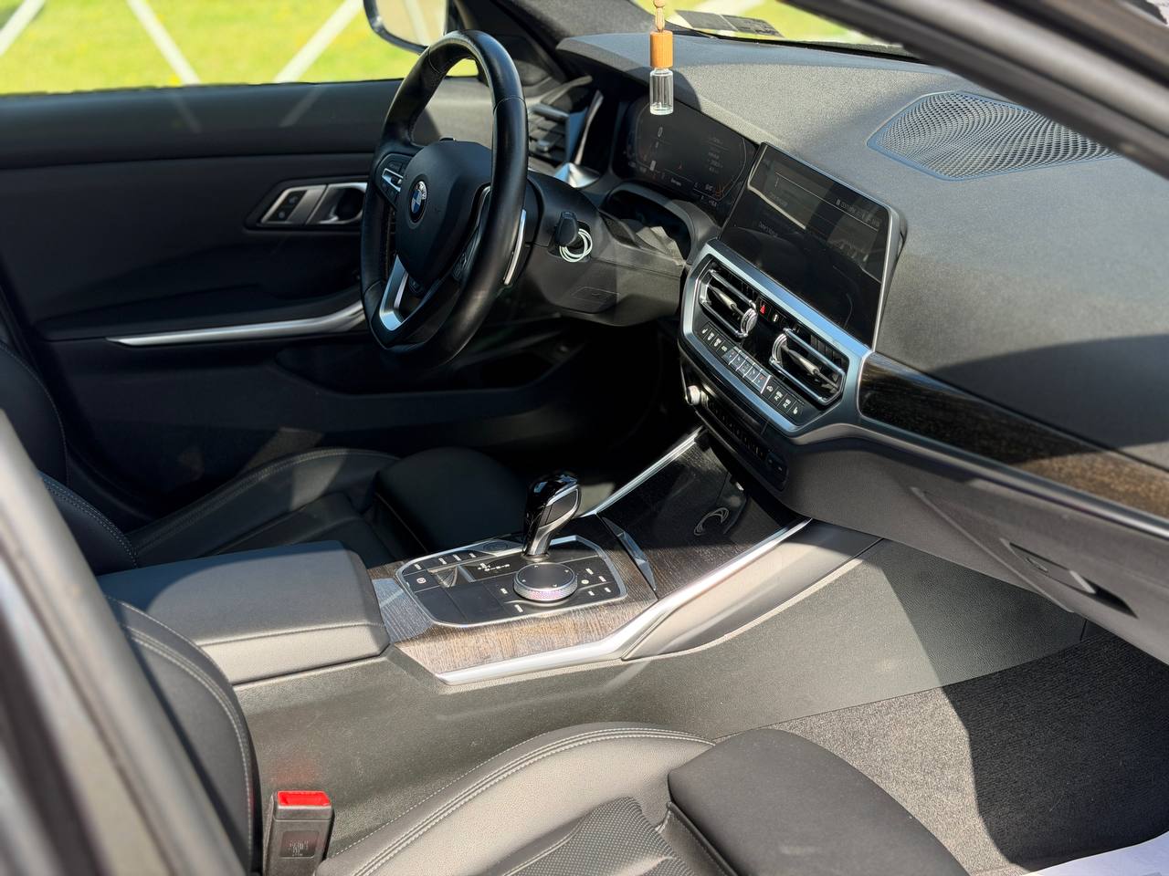 BMW 330i