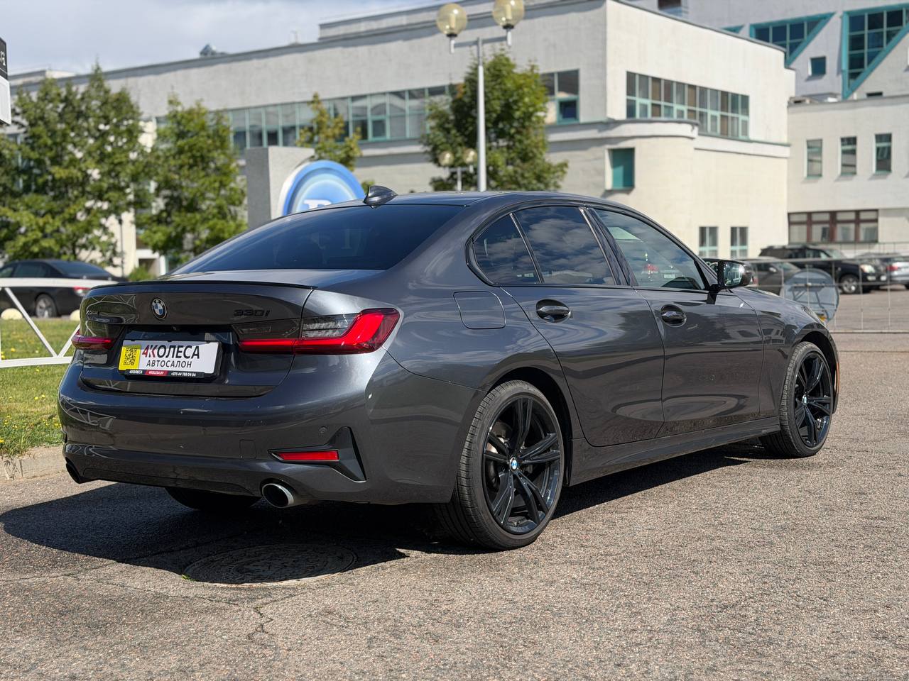 BMW 330i